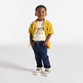 تي شيرت باللون الأبيض ومُزيَّن برسمة حيوانات، للفتيان الصغار